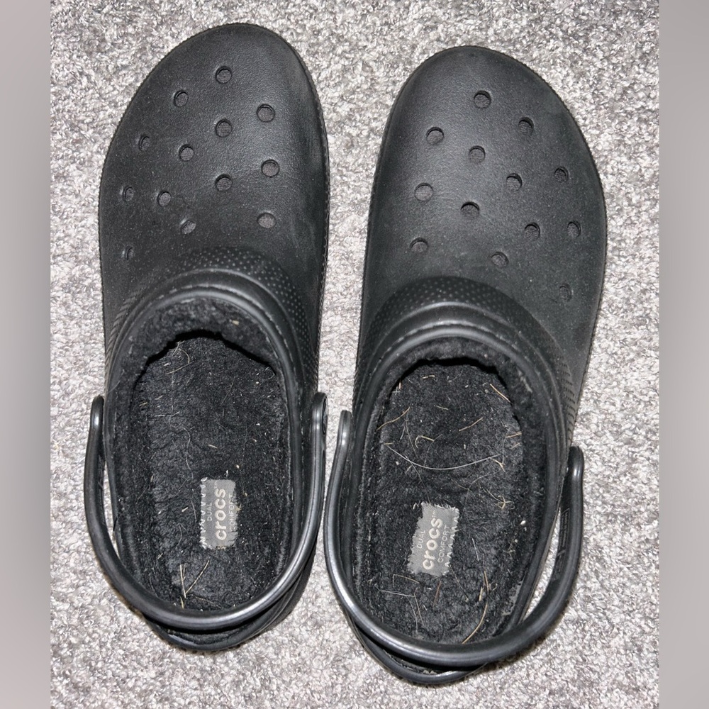 black fuzzy crocs